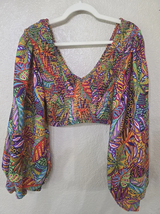 Live 4 Truth Multicolor V-Neck Crop Top with Balloon Sleeves - Picture 7 of 7